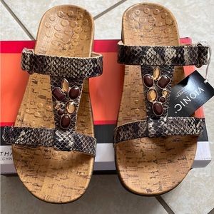 NWT VIONIC Orthotic Slip-On Sandals Size 9